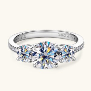 Moissanite engagement ring - US 6.5